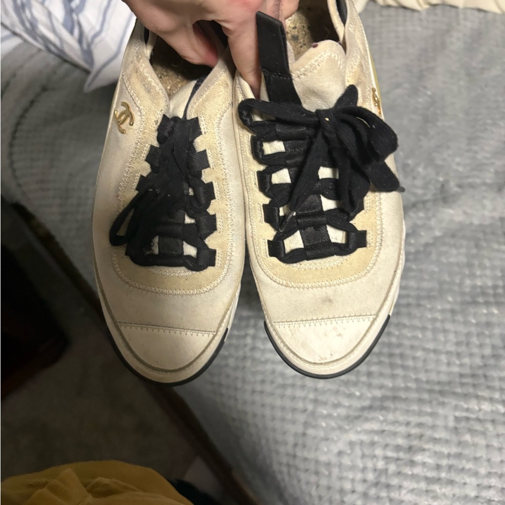 Chanel WhiteBlack Leather & Fabric CC Low Top Sneaker Shoes, 36 - Picture 7 of 10